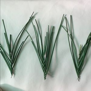 Set of 3 Plastic Green Grass Stalks